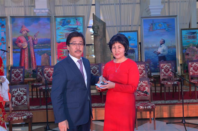 Rewarding with a medal professor Zh.Kh. Zhunusova