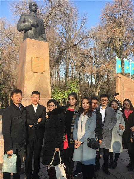 Laying flowers with students from the PRC to the monument to General IV. Panfilov and eternal fire in the Park of 28 Panfilov guardsmen