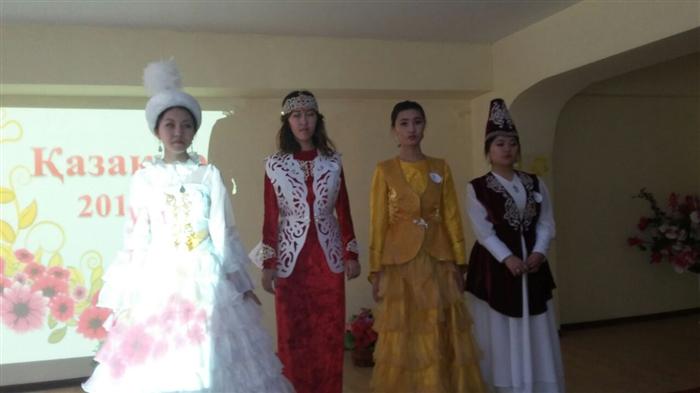 Қазақ аруы конкурсының қатысушылары