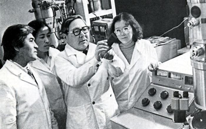 Академик Масенов Т. М.  с сотрудниками кафедры