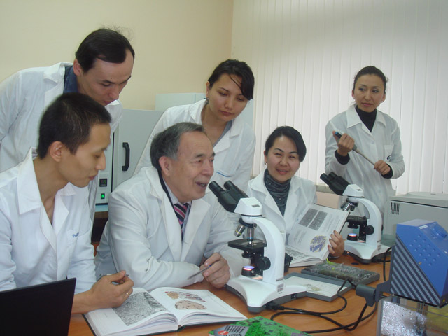 С.Т. Нуртазин д.б.н., профессор